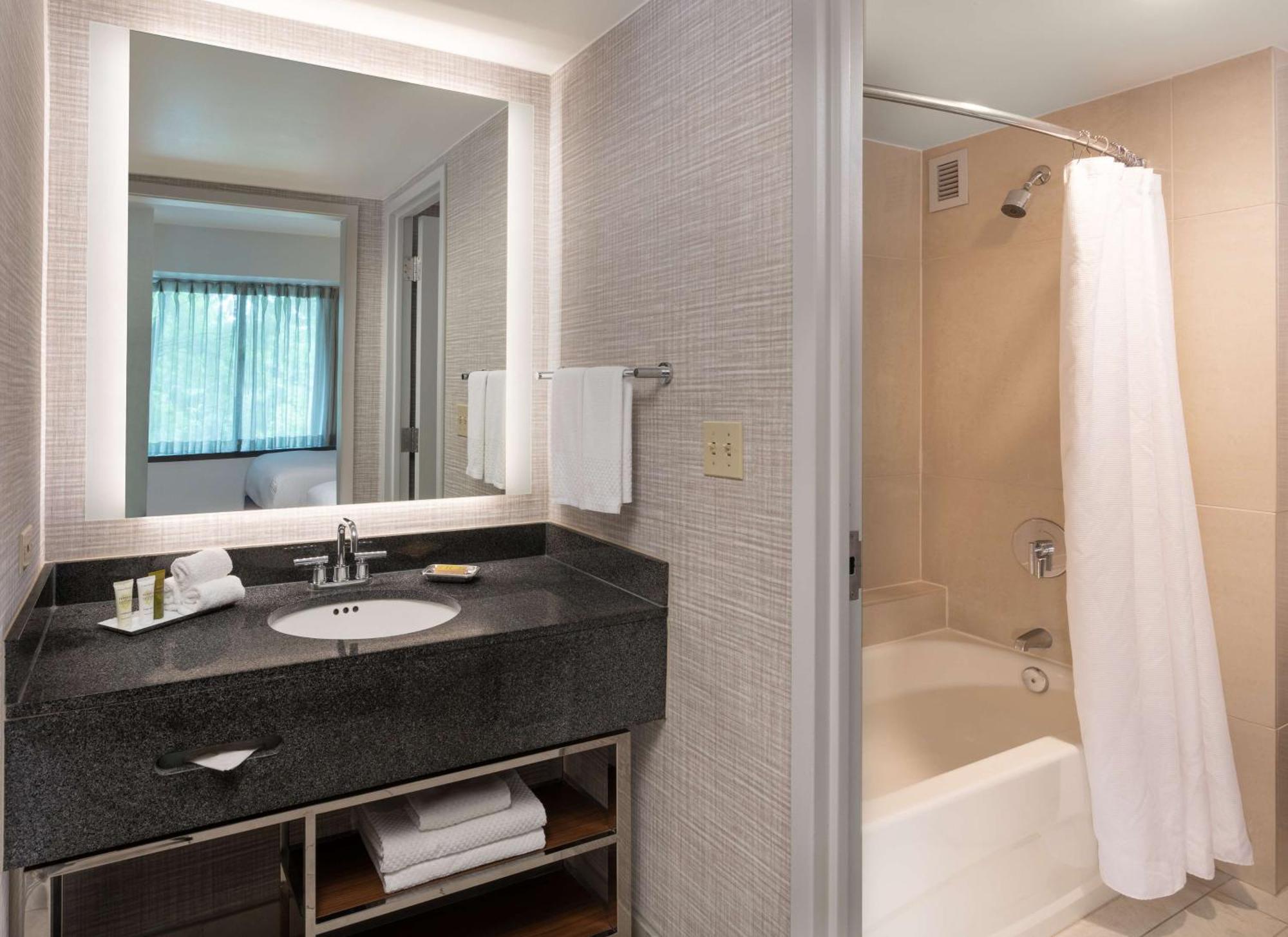 Отель Hilton Fairfax, Va Экстерьер фото